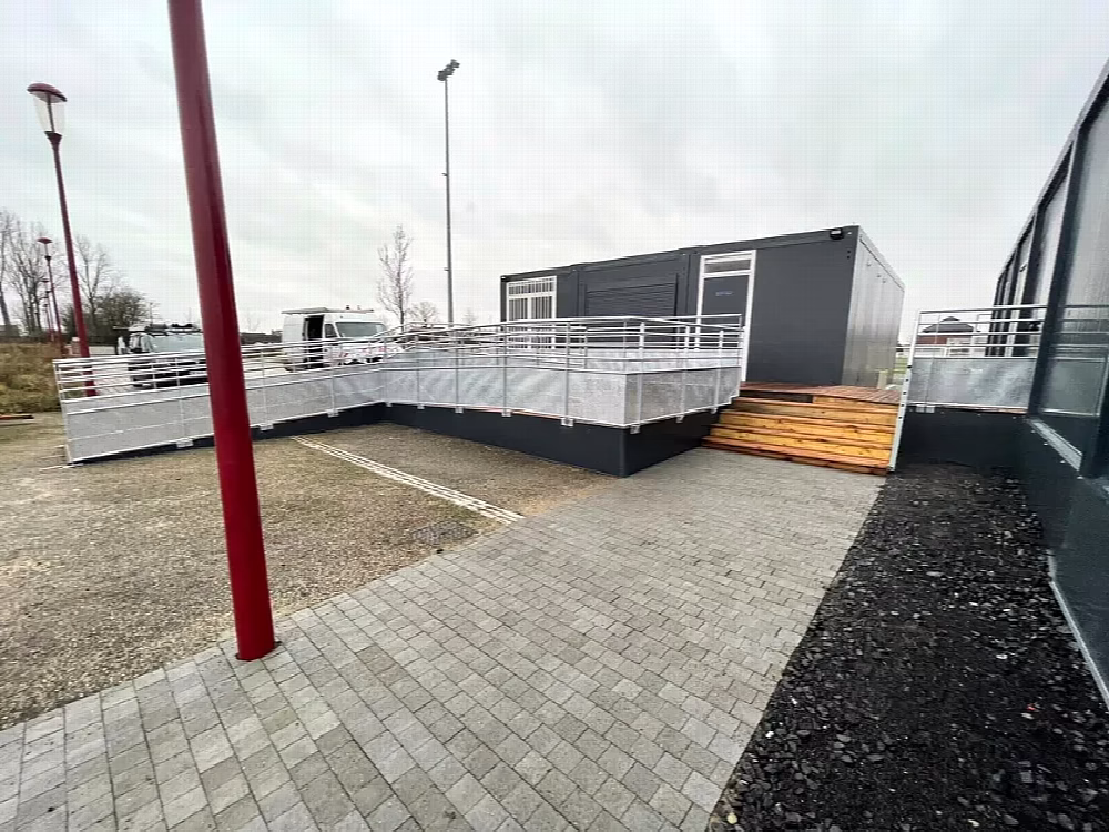 Club House et vestiaires sportifs modulaires au stade Julien Butruille à Raimbeaucourt — vue 3