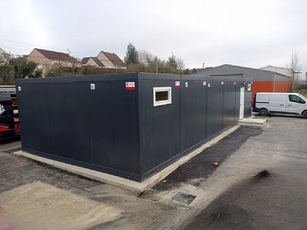 Vestiaire, réfectoire et sanitaire PMR modulaires à Fontainebleau — vue 3