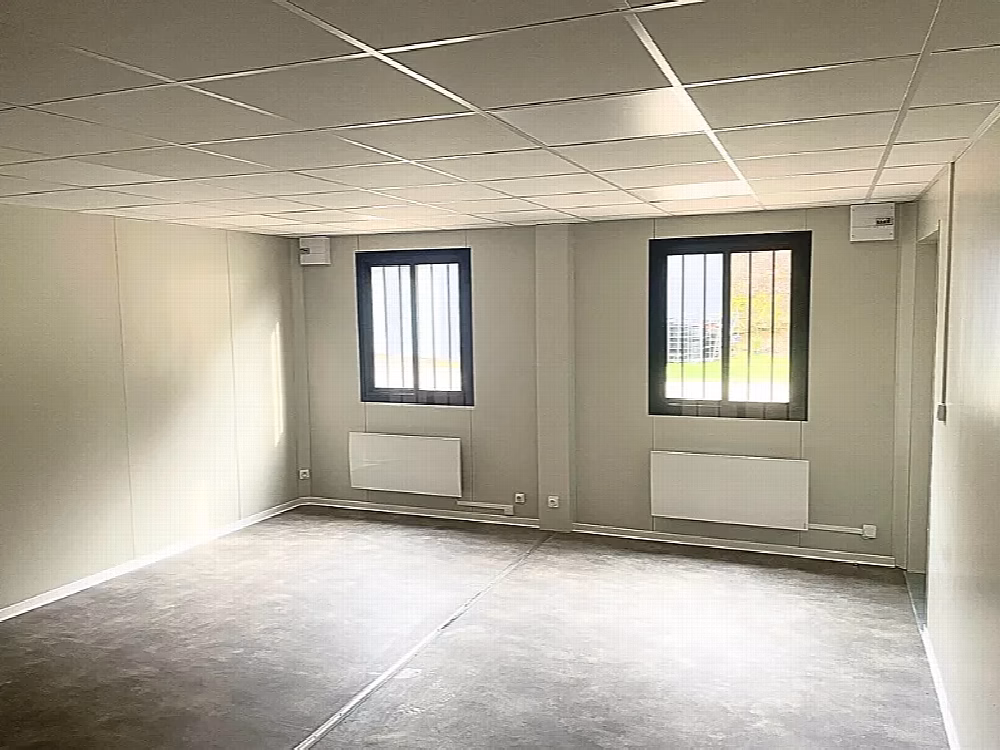 Réfectoire, sanitaire PMR et vestiaire modulaires dans l'Oise — vue 2