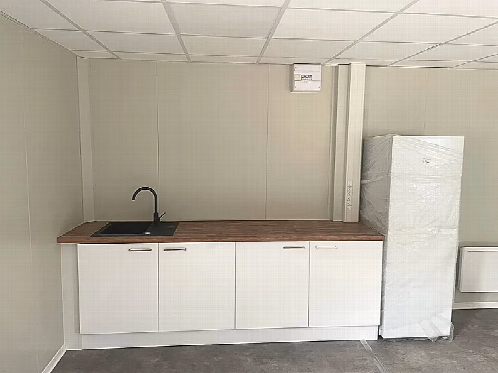 Réfectoire, sanitaire PMR et vestiaire modulaires dans l'Oise — vue 4