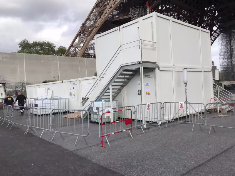 Installation d'une unité de décontamination sur chantier