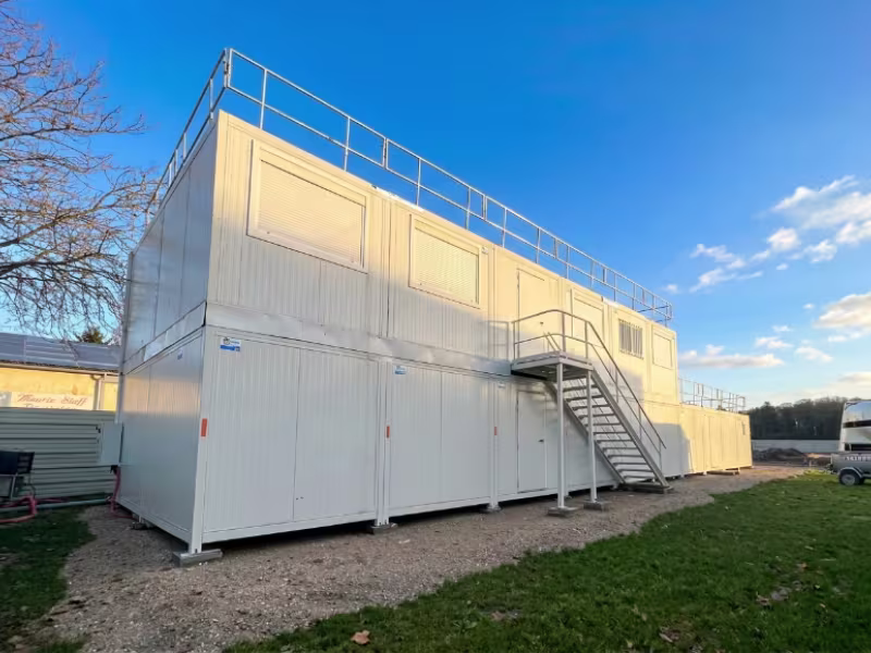Structure démontable d'un bâtiment modulaire temporaire