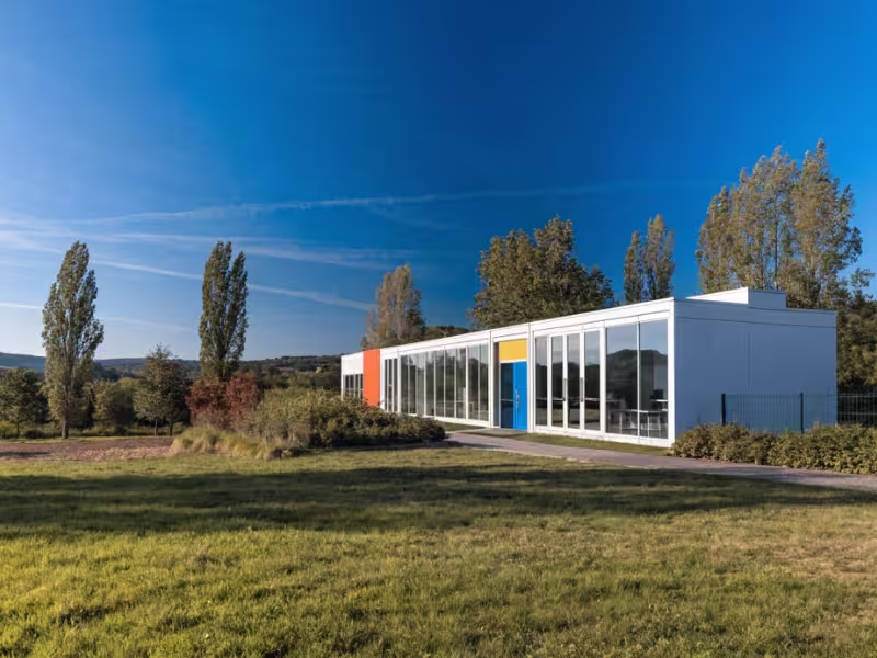 Salle de classe et école modulaire conforme ERP — structure préfabriquée pour établissements scolaires, Module Concept France et Afrique